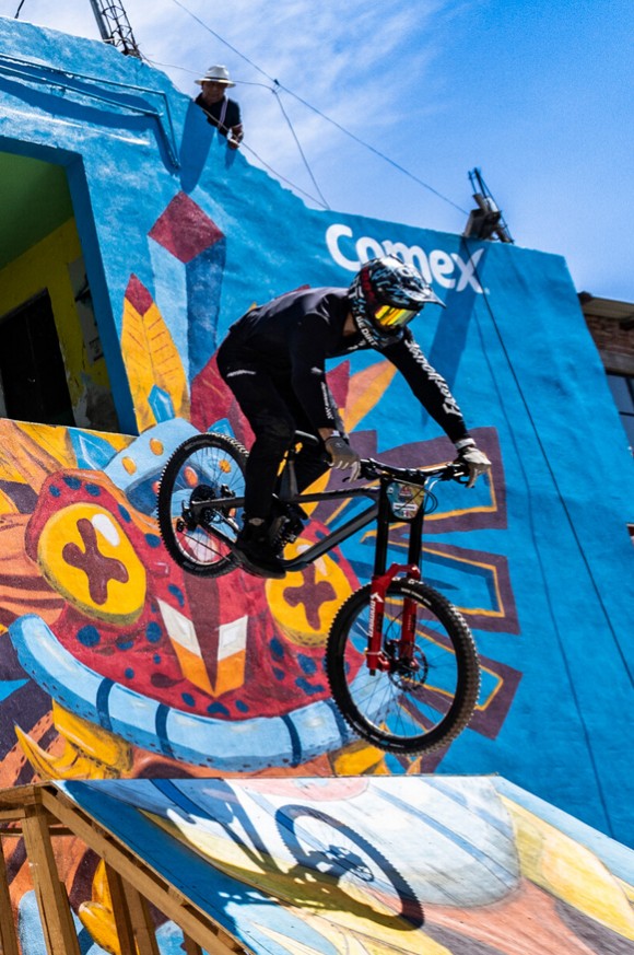 Juanfer Vélez se corona campeón de Red Bull Cerro Abajo