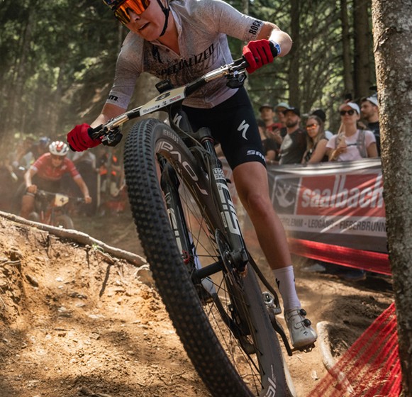 Stigger impresiona en casa con podio XCO en Leogang