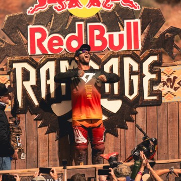 Bienvenido Aguado hace historia en Red Bull Rampage