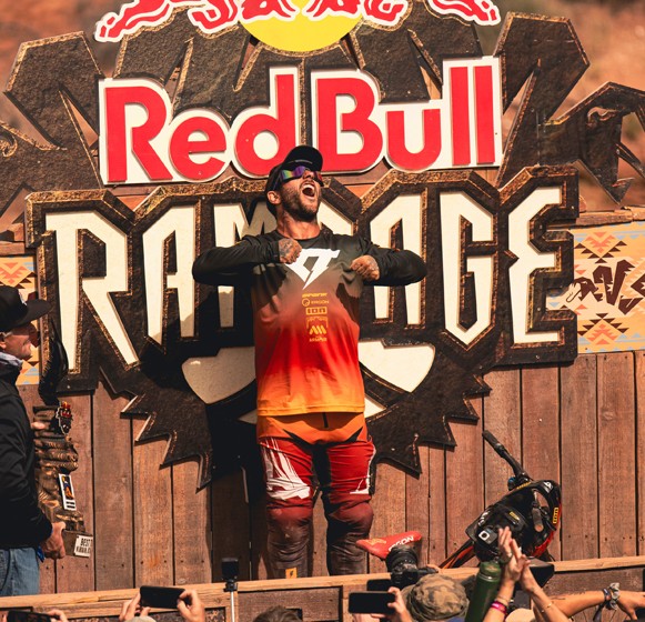 Bienvenido Aguado hace historia en Red Bull Rampage