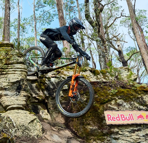 Ronan Dunne y Gracey Hemstreet triunfan en Red Bull Hardline Tasmania 2024