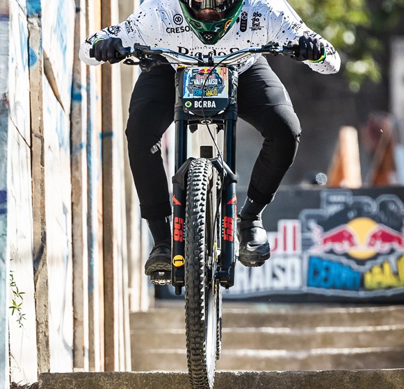 Lucas Borba gana la 20ª edición del Red Bull Valparaíso Cerro Abajo en Chile