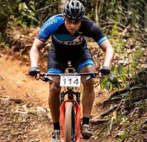 Moronta Gana en Inicio Serie de Mountain Bike